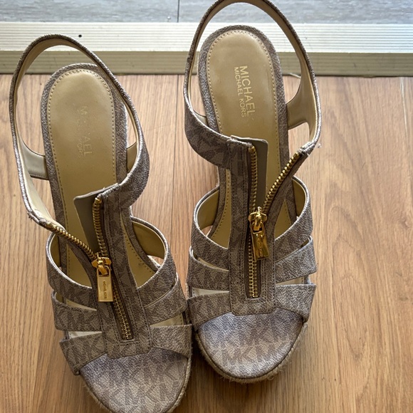 Michael Kors Beige Strappy Sandals with Gold Accents - Picture 1 of 3